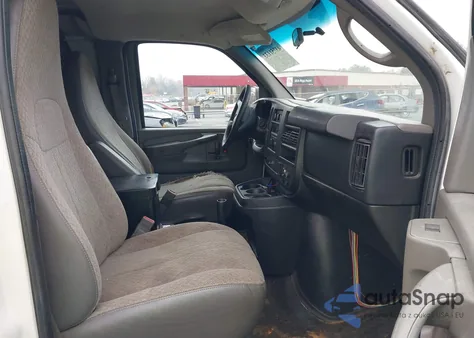 2015 Chevrolet Express 2500 Work Van z USA, uszkodzony, nr VIN 1GCWGFCFXF1278335